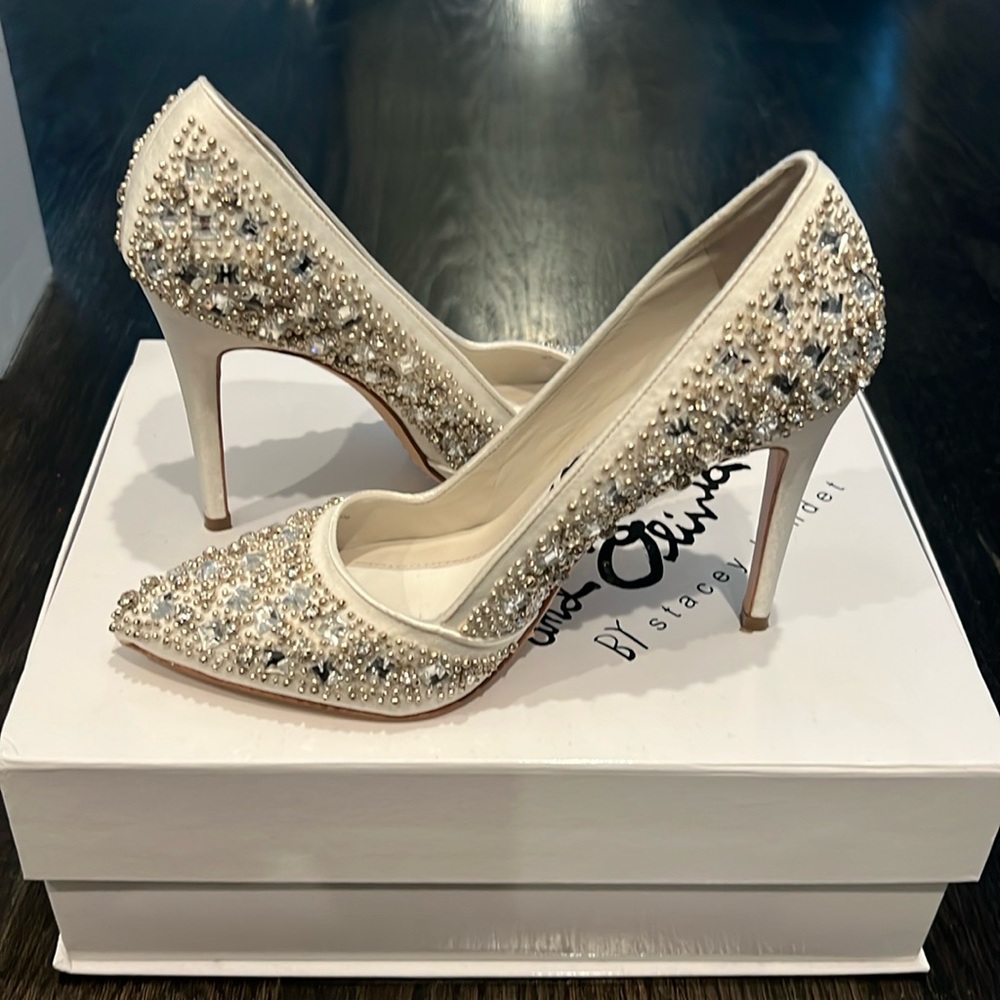 Alice and Olivia Pumps